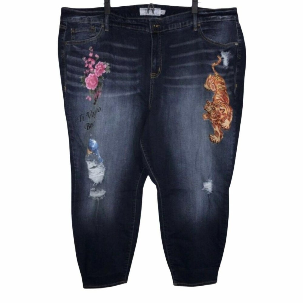 NWOT Torrid Distressed Girlfriend Jeans 26 25 - Picture 2 of 7
